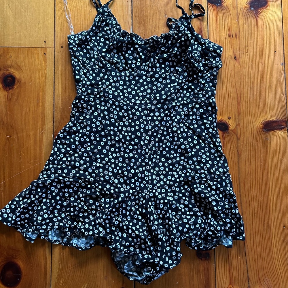 Aeropostale romper black with cute white flowers